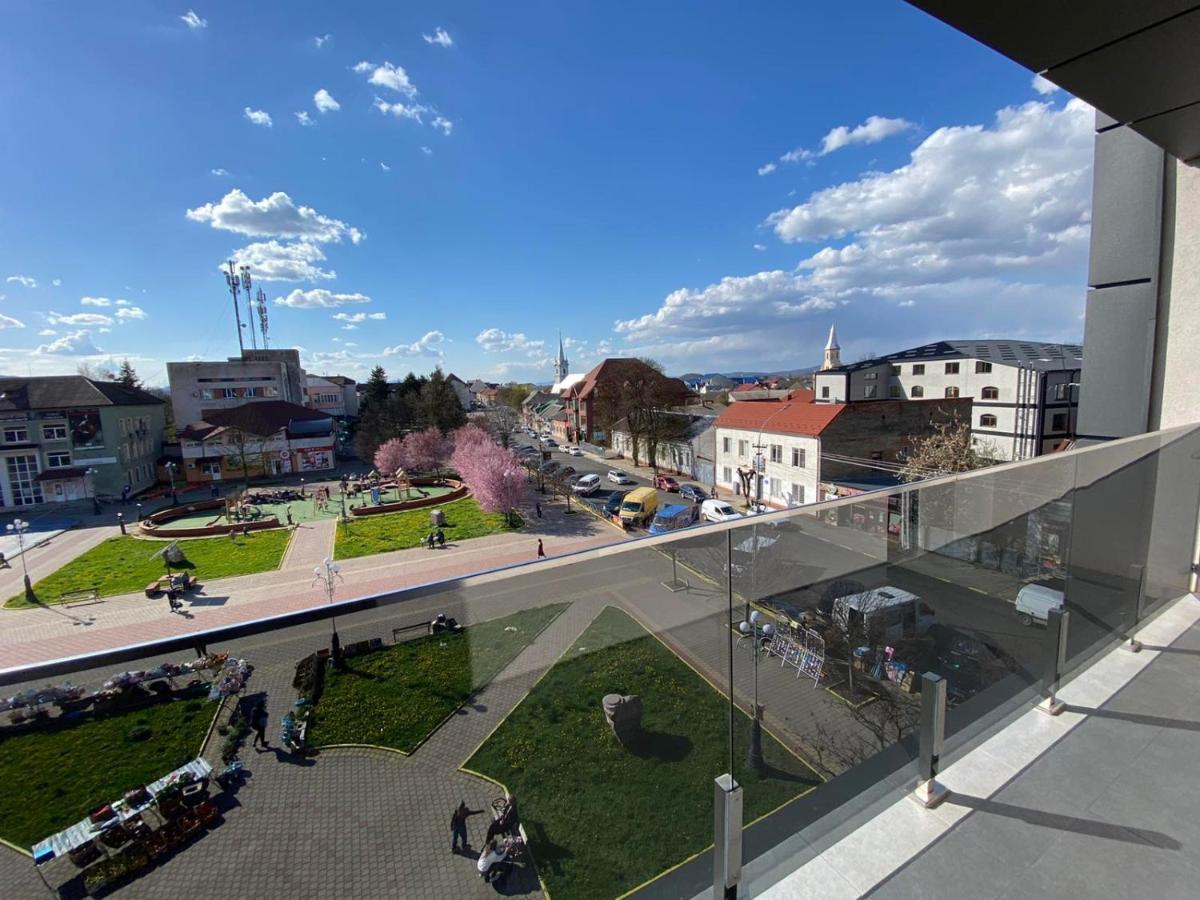Готель Тячів Exteriér fotografie