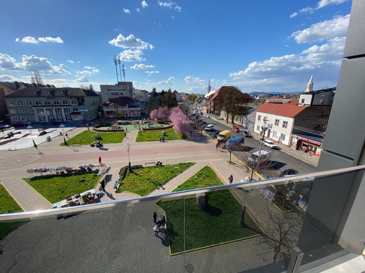 Готель Тячів Exteriér fotografie